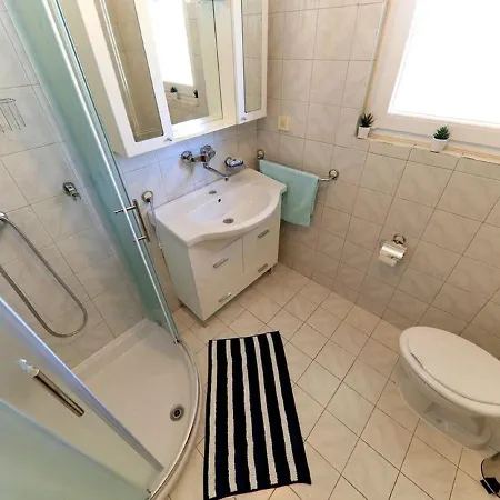 Villa Large With Pool And Outdoor Kitchen,300 M Distant From The Sandy ! Neviđane