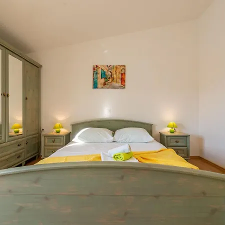 Large With Pool And Outdoor Kitchen,300 M Distant From The Sandy !