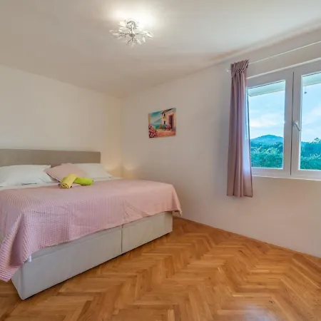Large With Pool And Outdoor Kitchen,300 M Distant From The Sandy ! Nevidane