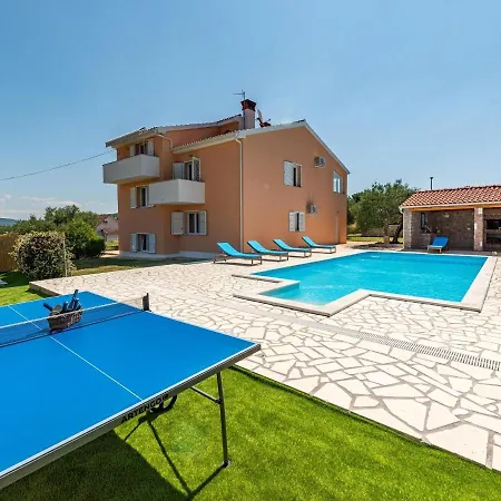 Large With Pool And Outdoor Kitchen,300 M Distant From The Sandy ! Vila *