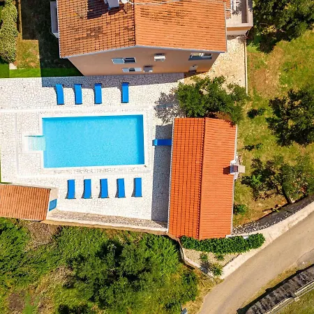 Vila Large With Pool And Outdoor Kitchen,300 M Distant From The Sandy ! Nevidane