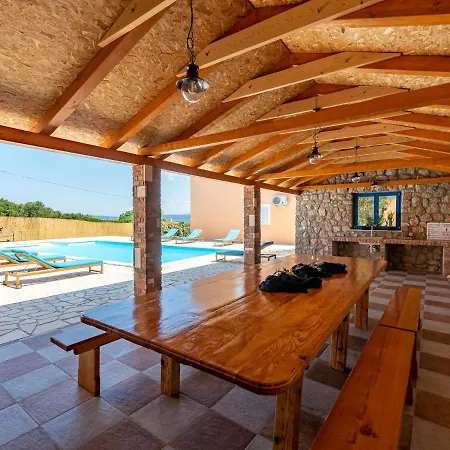 Large With Pool And Outdoor Kitchen,300 M Distant From The Sandy !