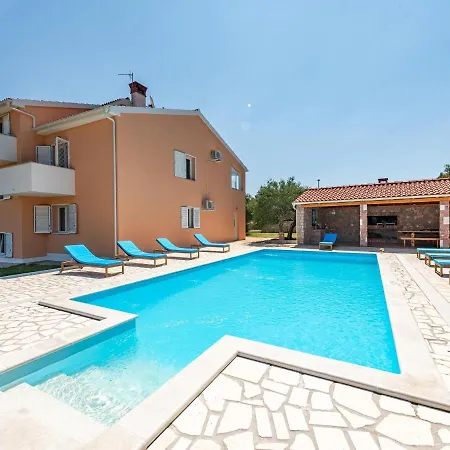 Vila Large With Pool And Outdoor Kitchen,300 M Distant From The Sandy ! *