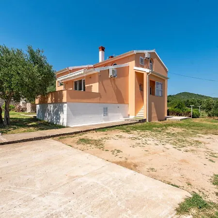 Vila Large With Pool And Outdoor Kitchen,300 M Distant From The Sandy !