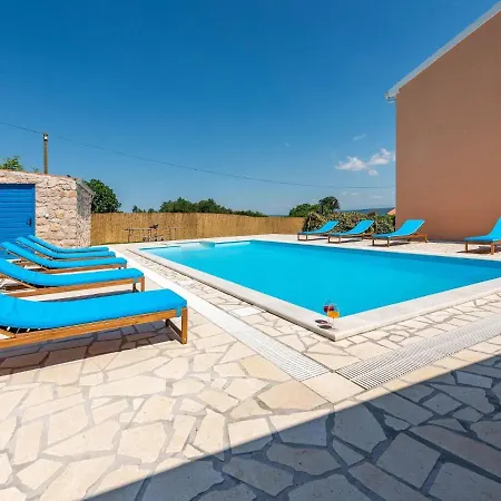 Vila Large With Pool And Outdoor Kitchen,300 M Distant From The Sandy !