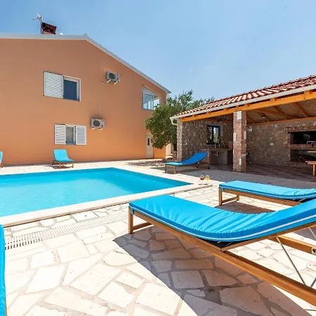 Vila Large With Pool And Outdoor Kitchen,300 M Distant From The Sandy ! *